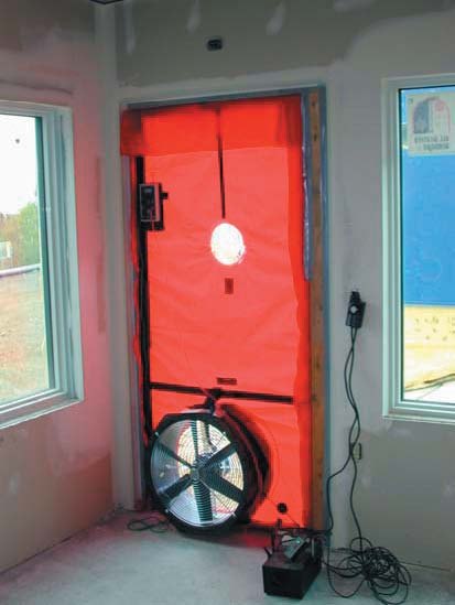 Blower Door testa iekārta objektā